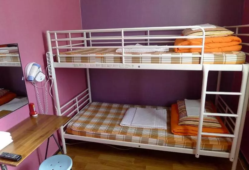اتاق استاندارد با تخت‌های تاشو, The House Hostel