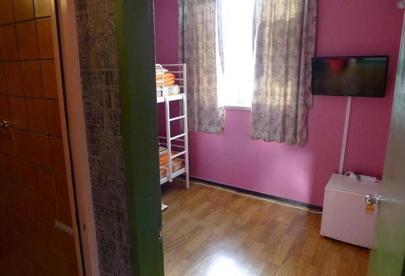 Номер Стандарт с Койками, The House Hostel