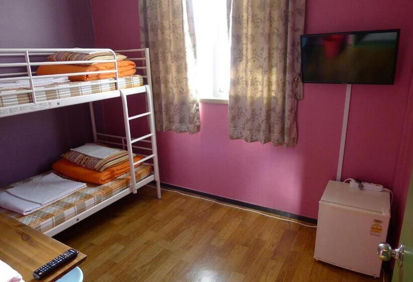 Номер Стандарт с Койками, The House Hostel