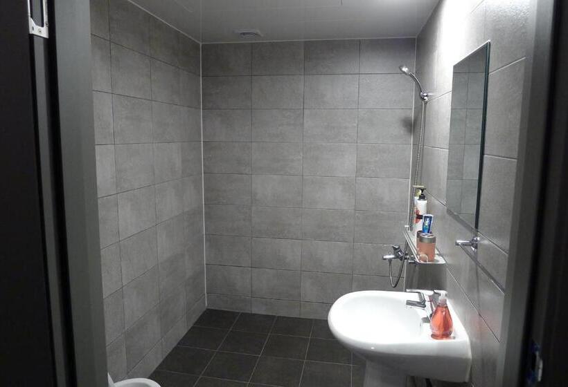Кровать в Общей Комнате, The House Hostel