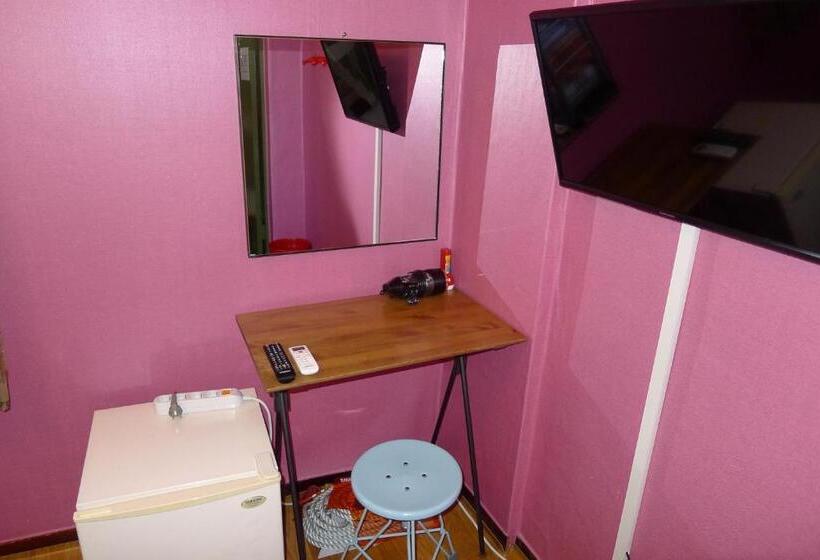 Кровать в Общей Комнате, The House Hostel