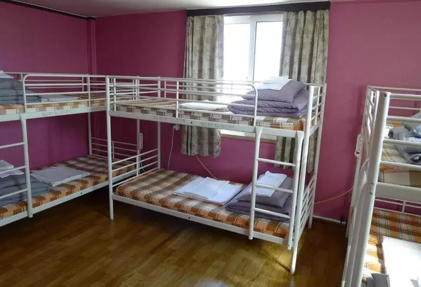 اتاق خانوادگی, The House Hostel