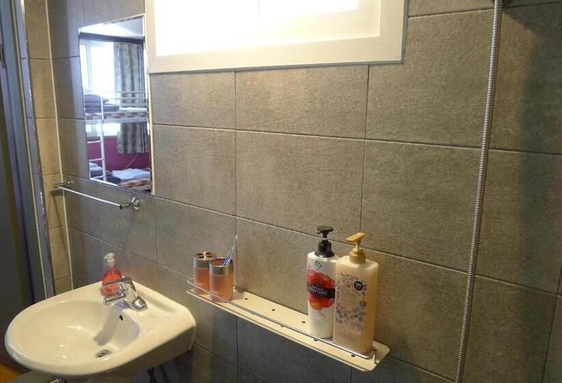 Семейный Номер, The House Hostel