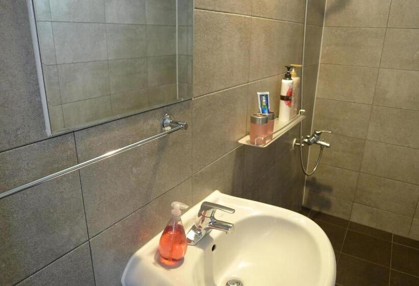 Семейный Номер, The House Hostel