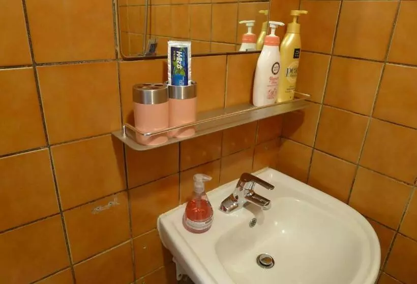 اتاق استاندارد یک نفره, The House Hostel