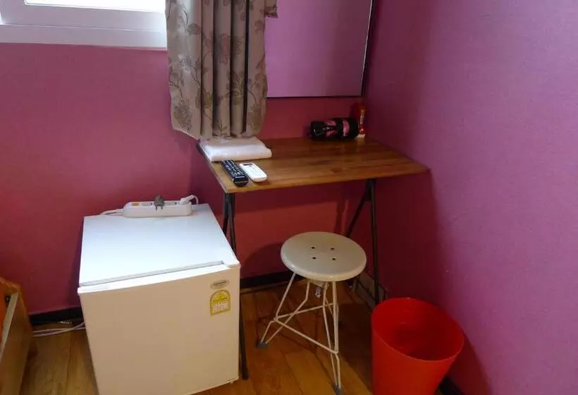 اتاق استاندارد یک نفره, The House Hostel