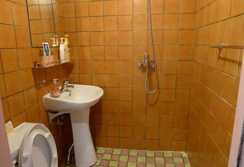 اتاق استاندارد یک نفره, The House Hostel