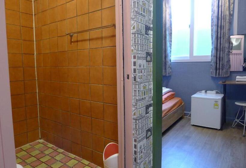 Номер Стандарт Индивидуальный, The House Hostel