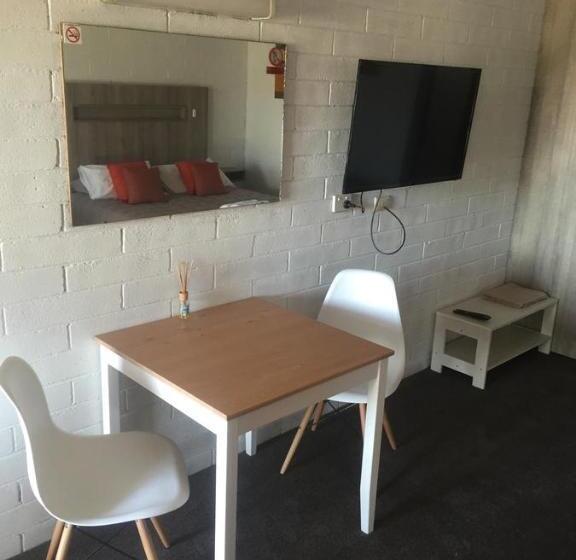 חדר דלוקס, Thomas Lodge Motel