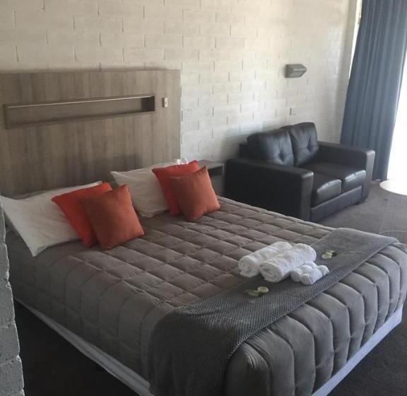 חדר דלוקס, Thomas Lodge Motel