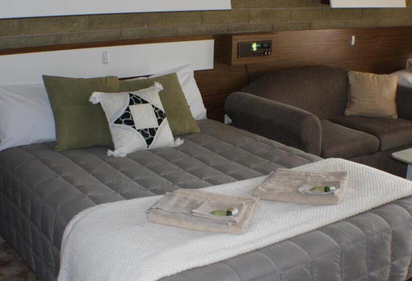 חדר סטנדרט לשלושה, Thomas Lodge Motel