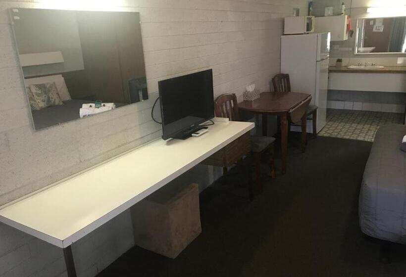 חדר סטנדרט לשלושה, Thomas Lodge Motel