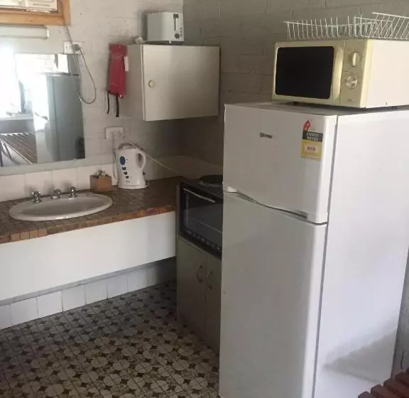 エコノミー４人部屋, Thomas Lodge Motel