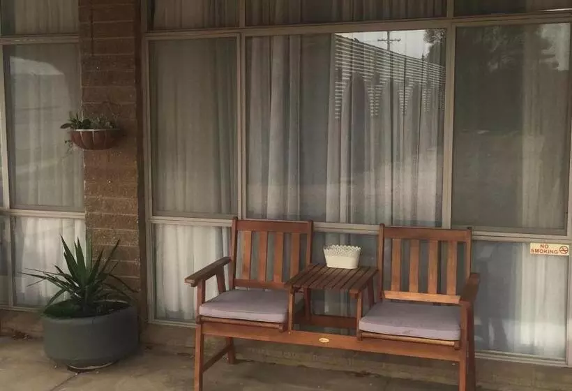 エコノミー４人部屋, Thomas Lodge Motel
