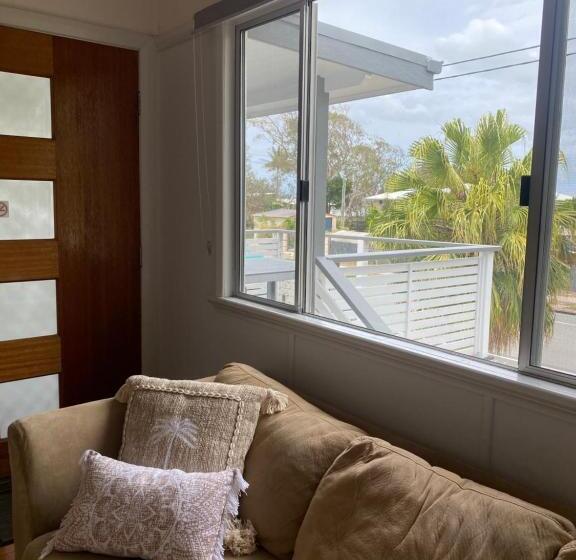 בונגלו משפחתי, Beachmere Palms Motel