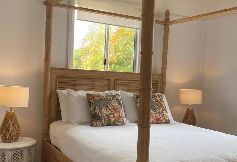 בונגלו משפחתי, Beachmere Palms Motel