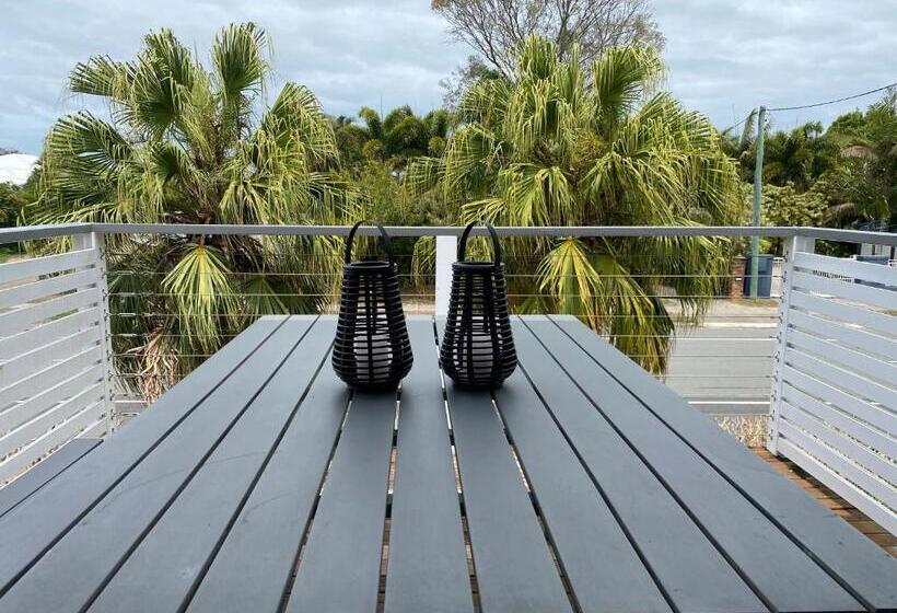 בונגלו משפחתי, Beachmere Palms Motel