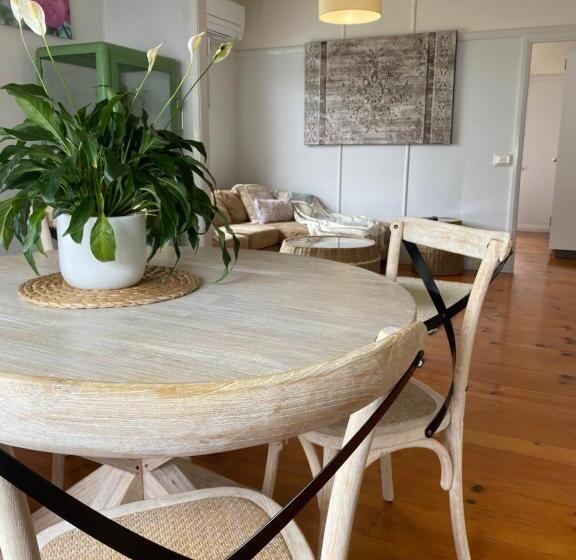 בונגלו משפחתי, Beachmere Palms Motel