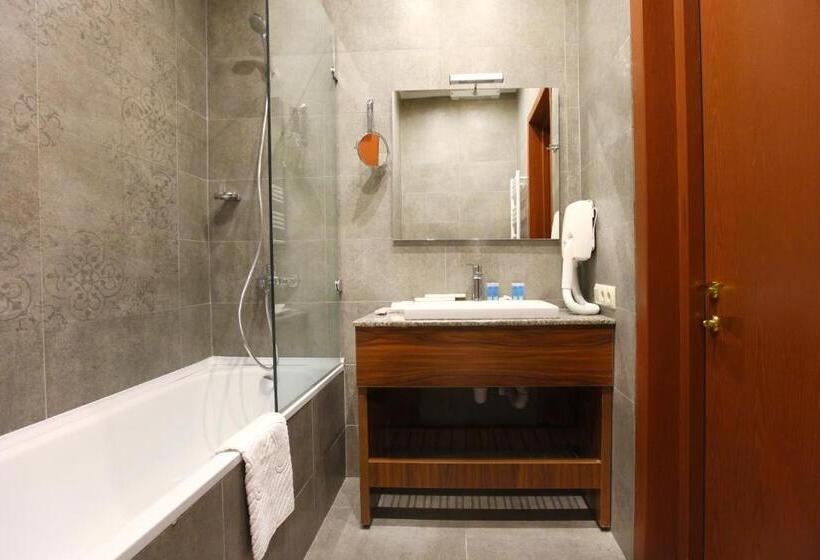 مجموعه ویستا شهر, Astoria Tbilisi