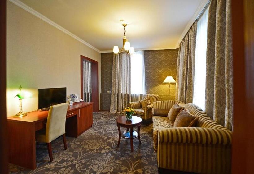 مجموعه ویستا شهر, Astoria Tbilisi