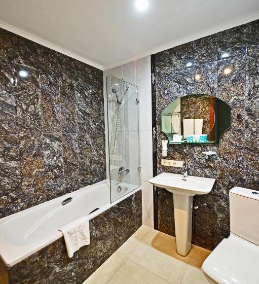 اتاق استاندارد سه نفره, Astoria Tbilisi