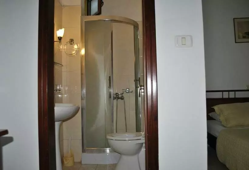 اتاق استاندارد سه نفره, Bleta