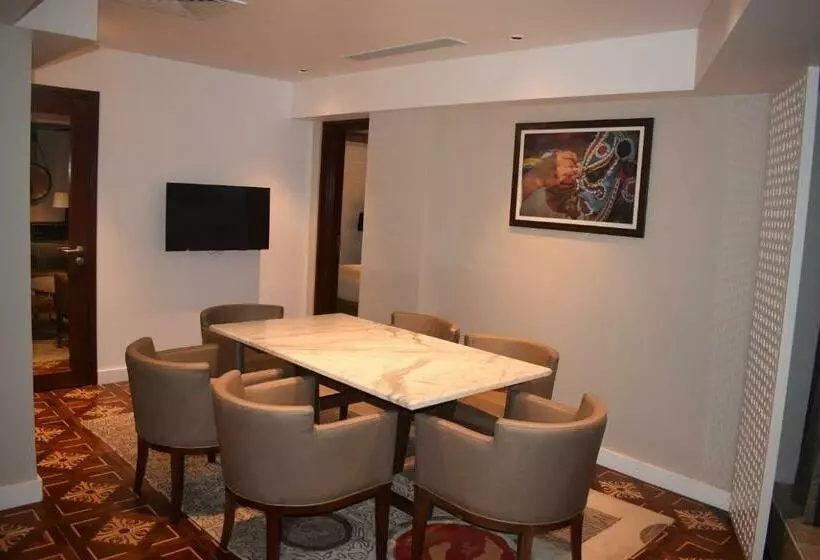 スイート, Country Inns & Suites By Radisson Manipal