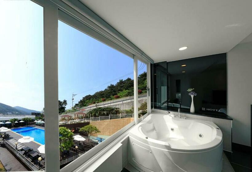 غرفة قياسية مطلّة علي حمام السباحة, Doya Hotel Geoje