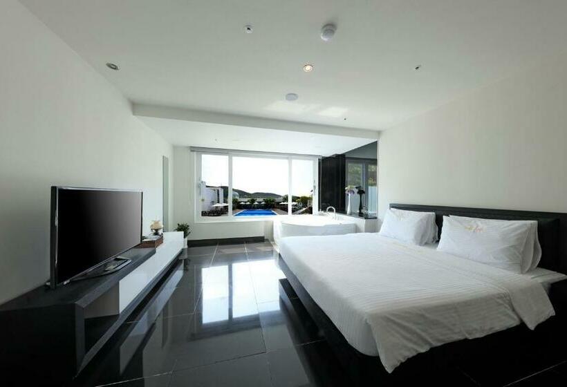 غرفة قياسية مطلّة علي حمام السباحة, Doya Hotel Geoje