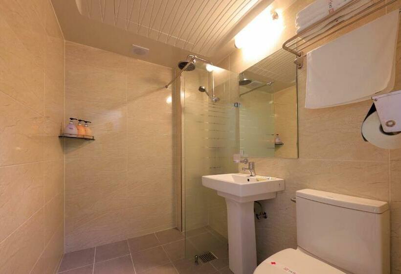 غرفة قياسية مطلّة علي حمام السباحة, Doya Hotel Geoje