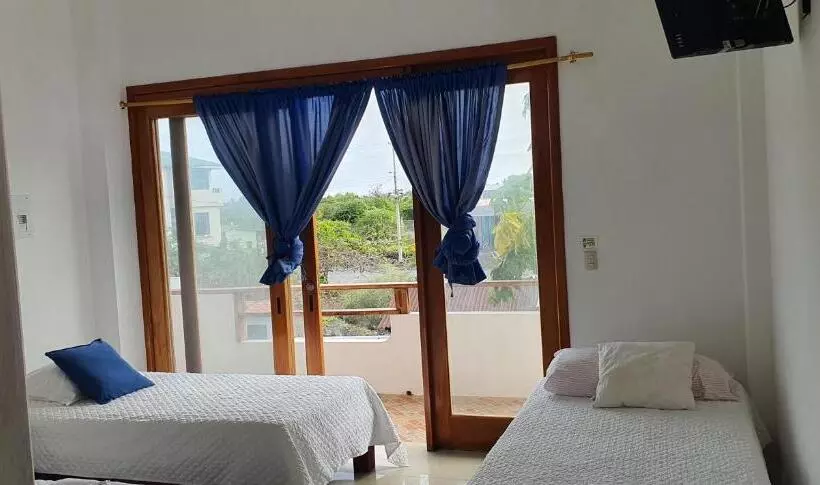 اتاق استاندارد سه نفره, Hospedaje Delfin Azul
