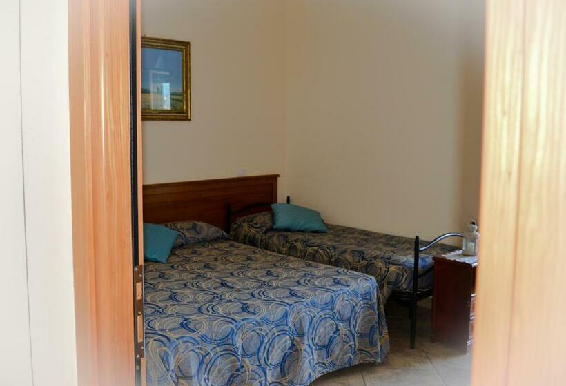 标准三人间, Franca