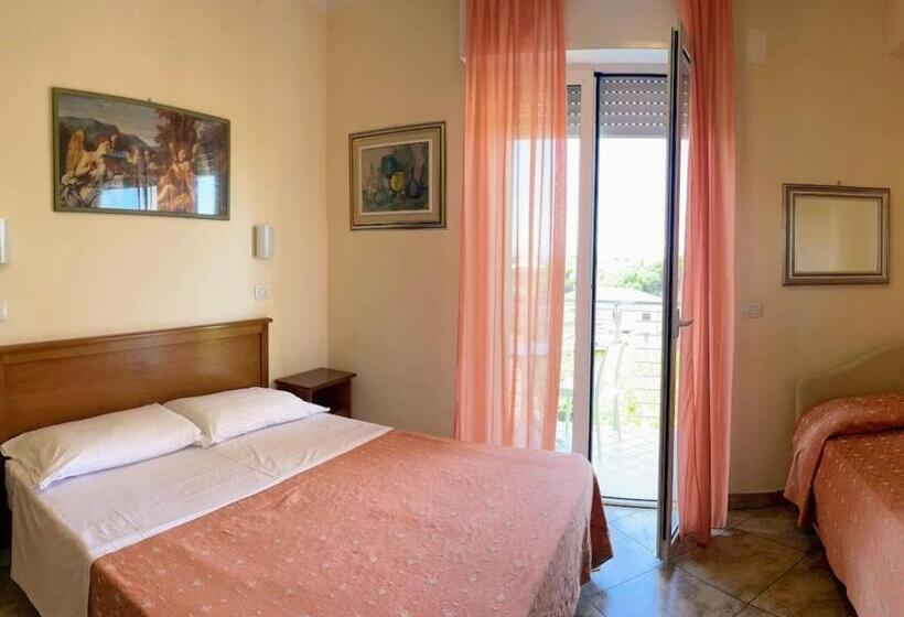 标准三人间, Franca