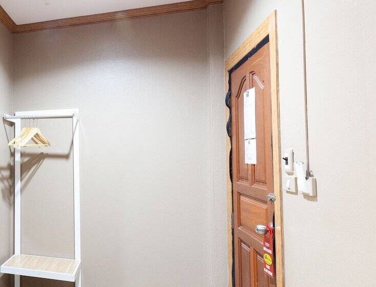 디럭스 룸, Golden House Hotel Sakaeo