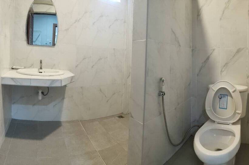 디럭스 룸, Golden House Hotel Sakaeo