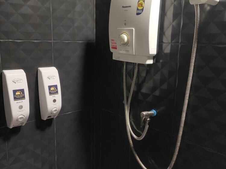 디럭스 룸, Golden House Hotel Sakaeo