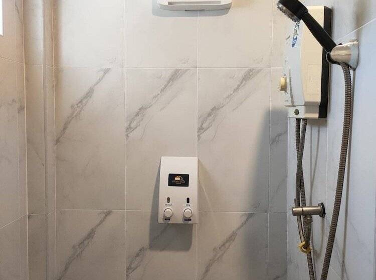 디럭스 룸, Golden House Hotel Sakaeo