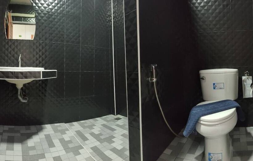 디럭스 룸, Golden House Hotel Sakaeo