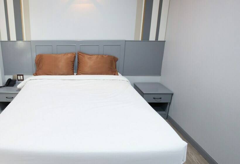 디럭스 룸, Golden House Hotel Sakaeo