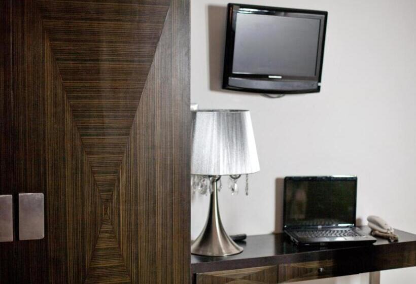 חדר סטנדרט, Grazia Eboli