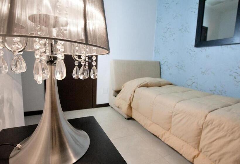 חדר קומפורט יחיד, Grazia Eboli