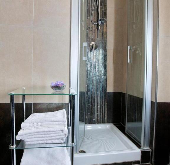 חדר קומפורט יחיד, Grazia Eboli