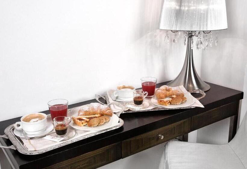 חדר סטנדרט לשלושה, Grazia Eboli