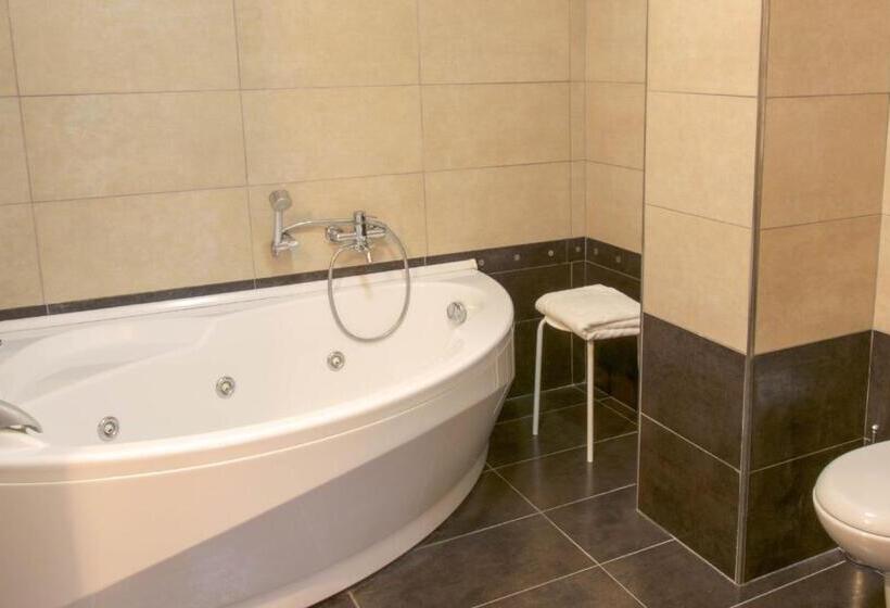 חדר דלוקס, Grazia Eboli