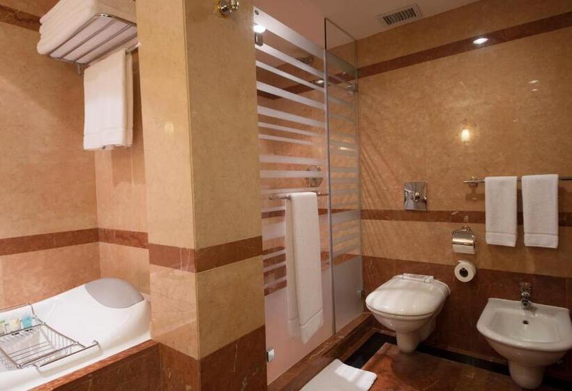 سوییت جونیور, Holiday Inn Kuwait Al Thuraya City, An Ihg