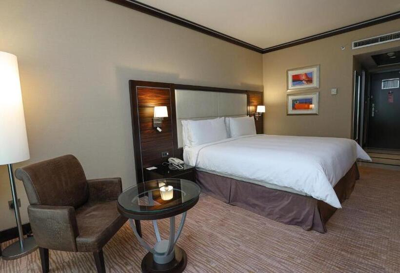 اتاق استاندارد با چشم‌انداز استخر, Holiday Inn Kuwait Al Thuraya City, An Ihg