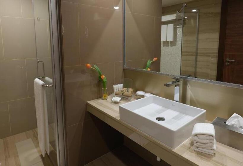 اتاق استاندارد با چشم‌انداز استخر, Holiday Inn Kuwait Al Thuraya City, An Ihg