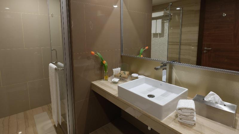اتاق استاندارد با تخت بزرگ, Holiday Inn Kuwait Al Thuraya City, An Ihg