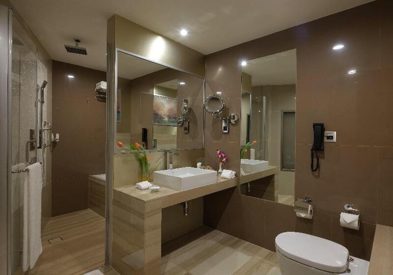 اتاق استاندارد با چشم‌انداز استخر, Holiday Inn Kuwait Al Thuraya City, An Ihg