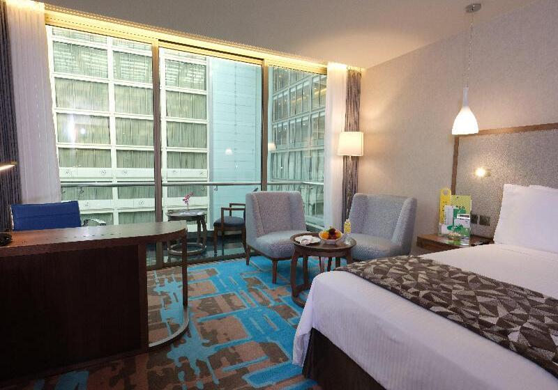 اتاق استاندارد با چشم‌انداز استخر, Holiday Inn Kuwait Al Thuraya City, An Ihg